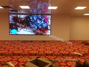 Salles de conférences Écran publicitaire à LED géant monté à l'intérieur 1g1r1b